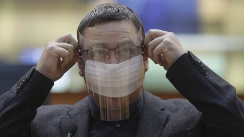 Ponta: Să se redeschidă piețele, școlile și Horeca, iar cei care le-au închis să fie dați afară