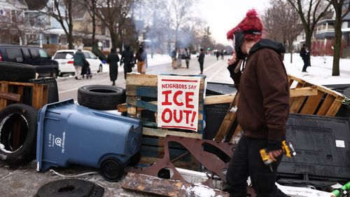 Aproximativ 100 de membri ai comunităților religioase, arestați la protestele din Minneapolis împotriva Serviciului de Imigrare și Vamă declanșate după uciderea unei femei de către un agent de imigrare
