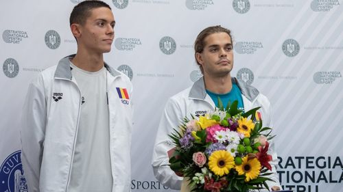 UPDATE David Popovici și Robert Glință au revenit în România/ Glință: ”Îți mulțumesc că sunt contemporan cu tine. Fără rezultatele tale nu mă bucuram nici eu de atenție”/ Popovici: ”Nu sunt obișnuit cu atâta atenție”/ Eduard Novak: ”M-ai făcut mândru iar de această țară”/ Camelia Potec: ”Felicitări, dragi părinți”