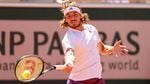 Starul tenisului Stefanos Tsitsipas, pieton pentru un an de zile