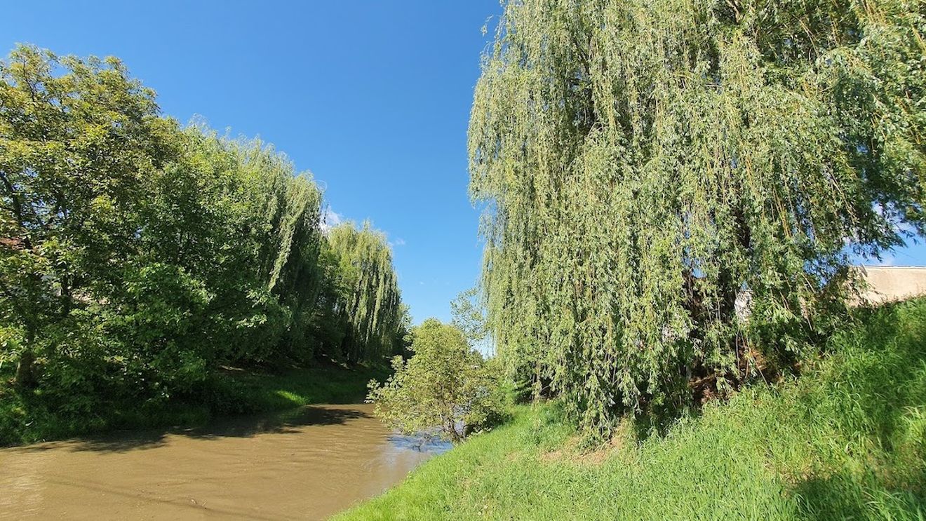 Debit crescut pe Cibin din cauza unor lucrări la baraj. Populația din Sibiu, avertizată să nu stea în zona albiei