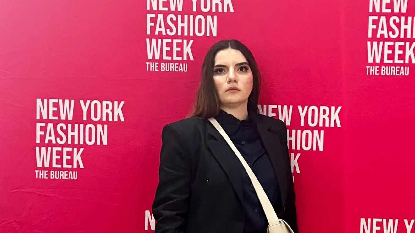 VIDEO Modă sustenabilă: o tânără din Timișoara a prezentat un proiect vestimentar la New York/ „Mi-am propus să aduc în atenția publicului impactul industriei modei asupra mediului și importanța reciclării”