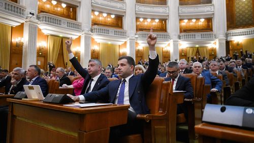 Sondaj Inscop: 48% dintre respondenți consideră moțiunea de cenzură PSD-AUR un act politic inutil, 44% sunt de acord cu ea