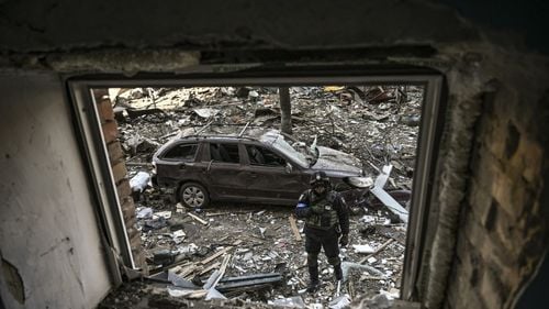 Armata rusă a încălcat armistiţiul impus de Putin „de peste 2.000 de ori”, susține Zelenski / Liderul ucrainean propune o pauză de 30 de zile pentru loviturile din zonele civile