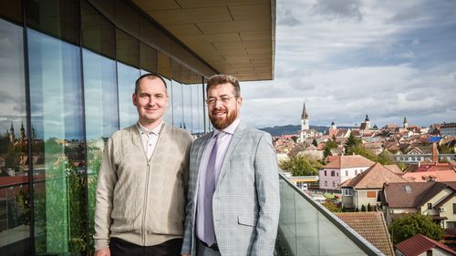 Doi colegi de liceu din Sibiu și-au deschis o afacere IT într-un garaj / După 20 de ani au inaugurat una din cele mai moderne clădiri din birouri din oraș / Investiție de 10 mil. euro