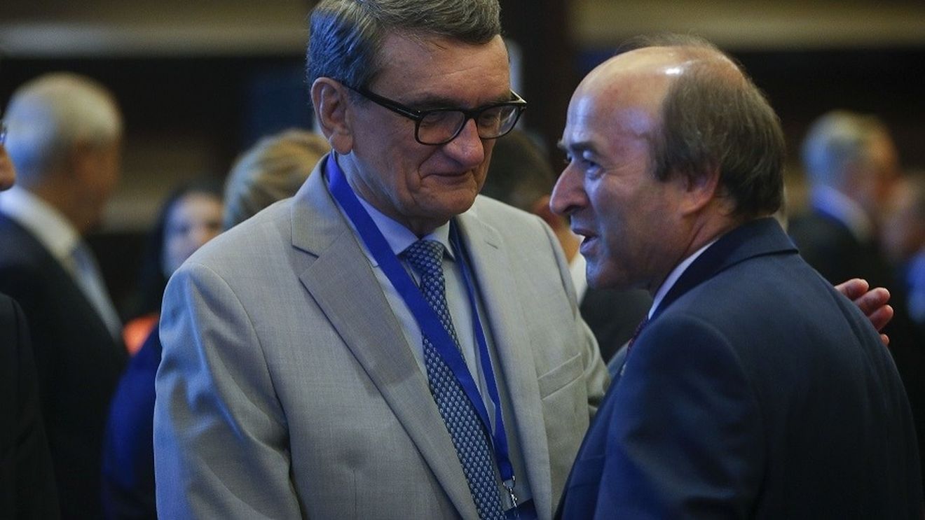 Victor Ciorbea, la Realitatea TV: Sunt la Miami, la nepoți/ Biletele de avion s-au cumpărat, se știa din data de 2 septembrie/ Avocatul Poporului nu a lămurit de ce nu și-a delegat atribuțiile