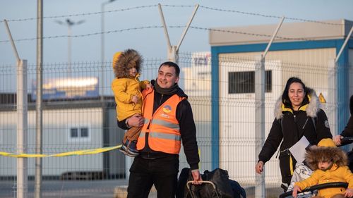 Activistul Marian Rădună: Premierul Ciucă a spus că guvernul va continua în 2023 programul de sprijin pentru refugiații din Ucraina