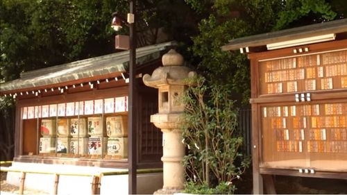 Noul premier al Japoniei a trimis o ofrandă rituală la sanctuarul Yasukuni, un loc controversat, considerat simbolul trecutului militarist al Japoniei