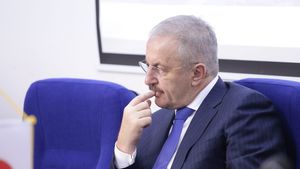 SURSE: PSD discută despre o eventuală schimbare din funcție a ministrului apărării, Vasile Dîncu / Decizia nu este luată