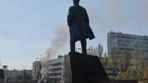 Forțele ruse de ocupație reamplasează statuia  lui Lenin în orașul Melitopol din sudul Ucrainei