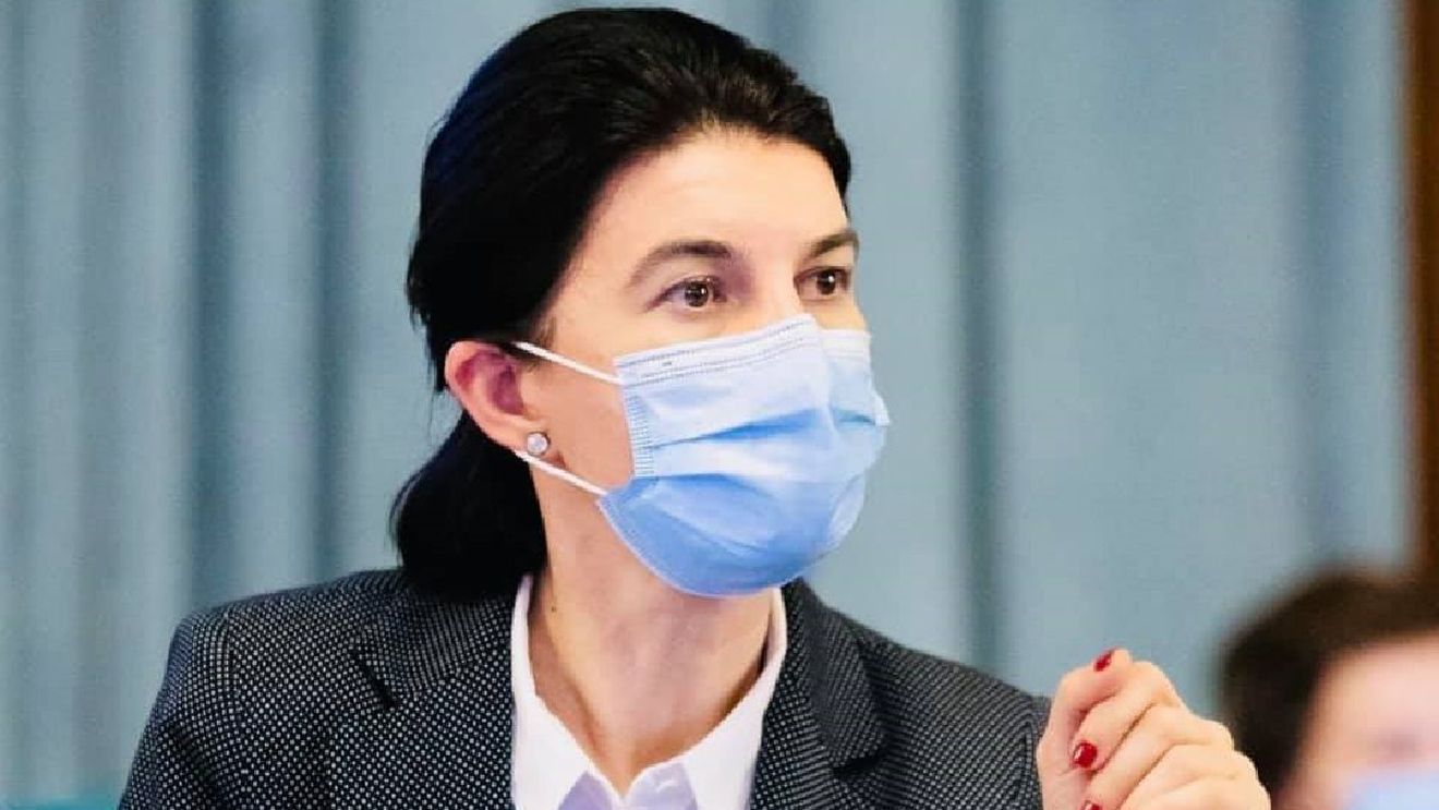 Violeta Alexandru, al șaisprezecelea parlamentar care părăseşte grupul PNL