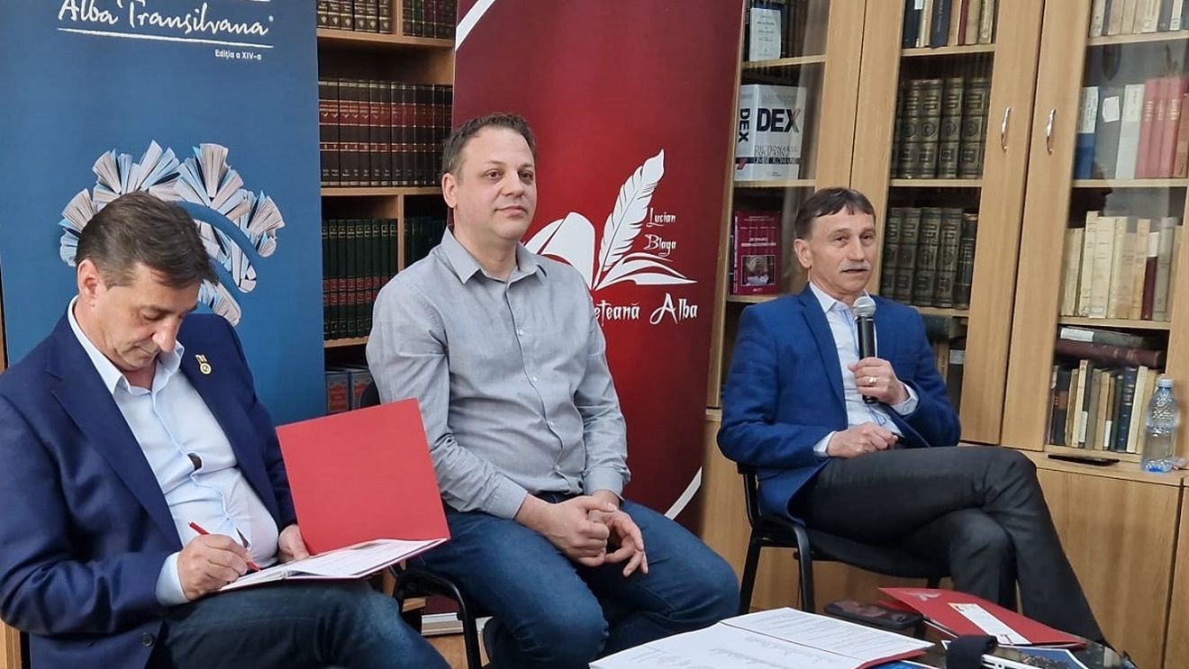 „Povestea viorii lui Radu Gyr”, recital muzical la târgul de carte din Alba Iulia organizat de bibioteca județeană / Managerul bibliotecii spune că oferă „un conţinut muzical de muzică clasică”, care nu are legătură cu poezia și numele poetului legionar