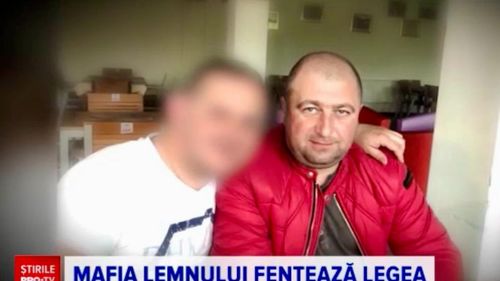 UPDATE VIDEO SURSE Vasile Pîrlac, consilier județean PSD Suceava, considerat unul dintre capii mafiei lemnului, adus cu mascații la Parchetul General / Este acuzat, alături de alte 42 de persoane, de transport de lemne fără documente justificative și evaziune fiscală / Liderii grupului infracțional au fost plasați sub control judiciar pe cauțiune