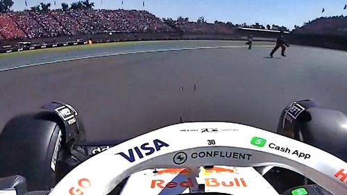VIDEO „Aș fi putut să-i omor” - Liam Lawson, șocat după ce doi comisari au traversat pista chiar în fața lui în Mexic