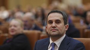 Cine este Ciprian Șerban, propus la Ministerul Transporturilor: în prezent președintele Camerei Deputaților, a trecut pe la partidele fondate de Gabriel Oprea, Dan Diaconescu și apoi PSD / Și-a șters din CV perioada cu goluri ciudate în formarea educațională
