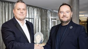 Coty și Swarovski lansează o nouă gamă de parfumuri de lux
