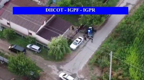DIICOT a făcut 22 de percheziții la o grupare specializată în traficul de migranți și de droguri / Migranții erau aduși ilegal prin frontierele cu Bulgaria și Serbia
