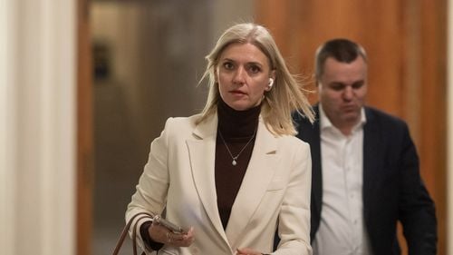 Preşedintele interimar al Senatului, Alina Gorghiu: Legea pensiilor speciale trebuie să treacă de Senat în trei săptămâni, altfel trece tacit / "Forma actuală lasă de dorit, nu se încadrează în rigorile Comisiei, nu se încadrează în solicitările Băncii Mondiale"