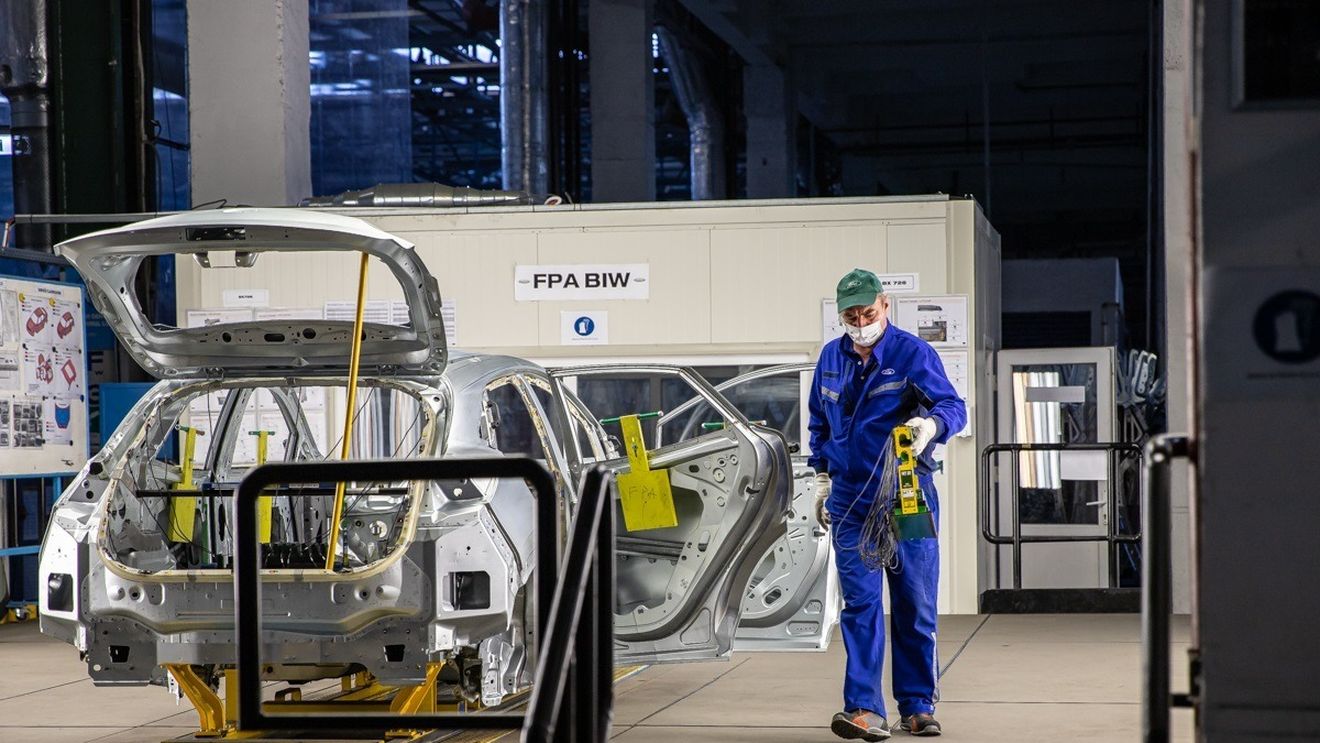 Ford va permite unui număr de 30.000 de angajaţi să lucreze acasă după pandemie
