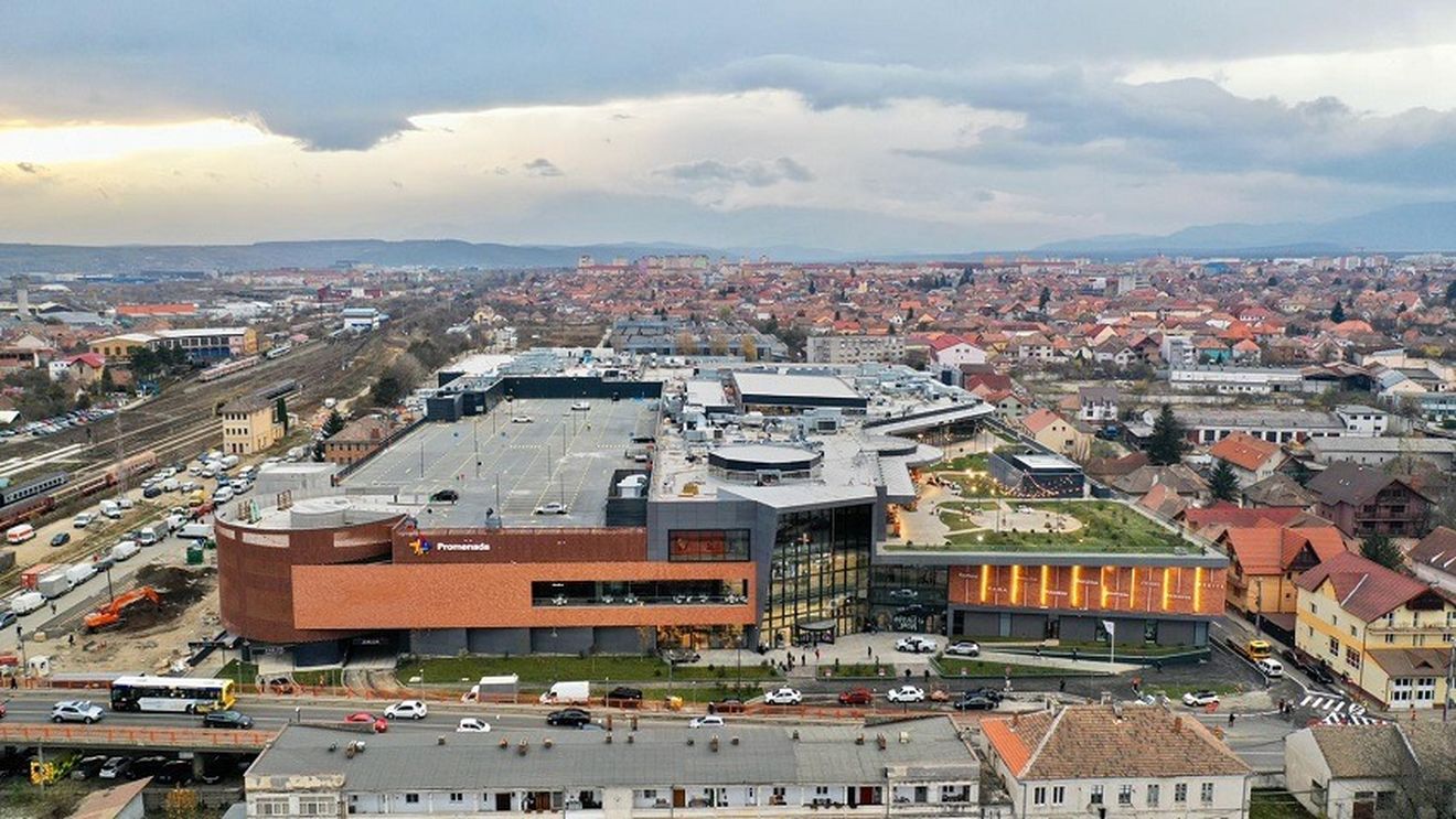 Primul mall din Sibiu a fost amendat de pompieri imediat după inaugurare pentru că nu are autorizație de securitate la incendiu / Directorul general al centrului comercial: Clienții nu sunt în pericol