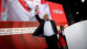 Portugalia: Triumf electoral al Partidului Socialist (PS) și al premierului Antonio Costa, care obțin majoritatea absolută în parlament