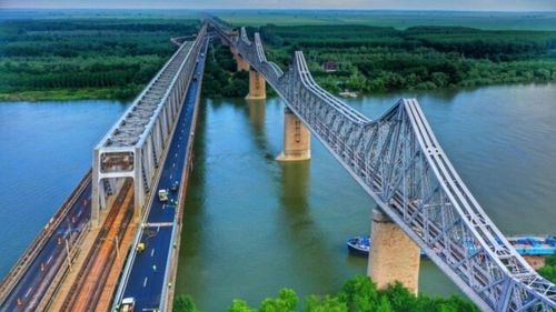 Se reiau lucrările la Podul de la Fetești, de pe Autostrada Soarelui / Până la sfârşitul lunii octombrie, șoferii vor circula dirijat, pe o singură bandă în ambele direcţii