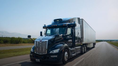 Camioanele de marfă fără șofer încep să circule și efectuează livrări în Texas