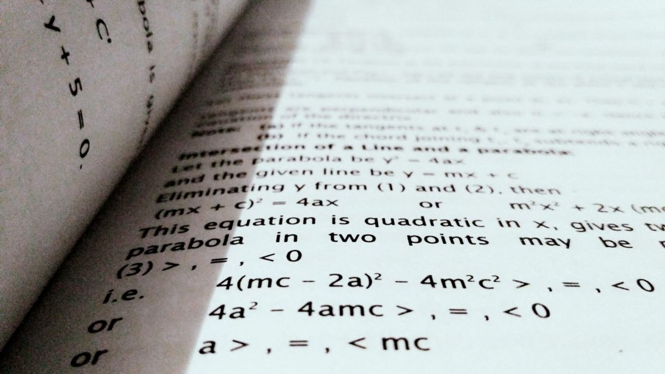 Modele de subiecte grilă pentru Matematică și Istorie. Elevii de clasele a XI-a și a XII-a susțin miercuri simularea Probei obligatorii a profilului