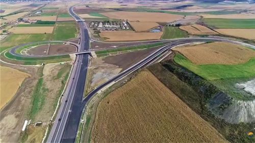 Trafic restricţionat pe bretelele nodului rutier de la Cheţani de pe Autostrada Transilvania, sensul către Târgu Mureş