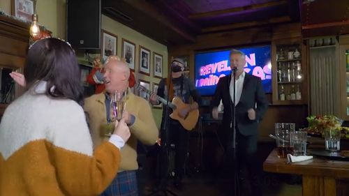 Ministerul Sănătății cere CNA să ia măsuri după Revelionul de la TVR pentru că "instigă la nerespectarea măsurilor sanitare"/ Aceeași solicitare a fost făcută și în cazul reclamei Centrului privat de testare OK Medical