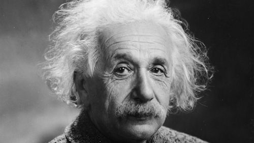 Berlinul îi aduce un omagiu lui Einstein, marcând 110 ani de la prezentarea teoriei relativităţii generale, unul dintre cele mai importante momente din istoria ştiinţei moderne