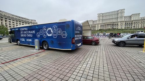 Florin Cîţu: La centrul drive-thru din Piaţa Constituţiei s-a vaccinat un pacient pe minut. Avem toate condiţiile să ajungem la 5 milioane de persoane vaccinate până la 1 iunie în întreaga țară