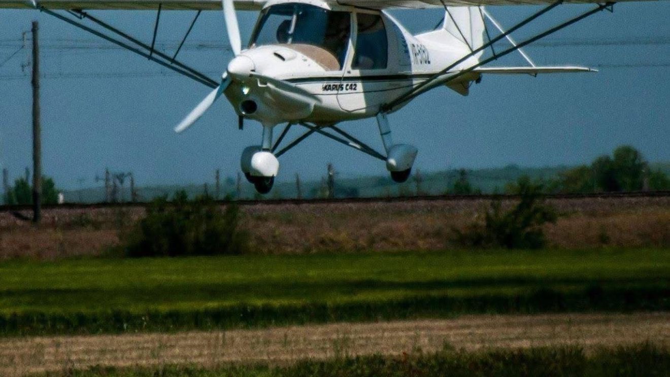 Bărbatul care pilota avionul de mici dimensiuni prăbușit la Iași este un cunoscut arhitect, consilier local AUR, Marian Jan Chiriţă / I-au fost amputate ambele picioare / Mesajul AUR: „Îi dorim multă putere, răbdare și o recuperare cât mai grabnică”