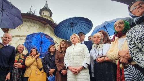 Cu ce gânduri plecați de la Putna? Dăncilă: Cu încredere că ura va fi însoțită de solidaritate