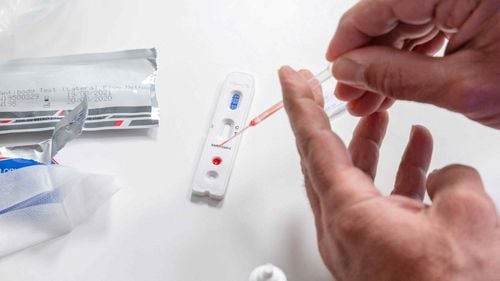 STUDIU Epidemia de Covid din Anglia se extinde în rândul tinerilor și al persoanelor nevaccinate