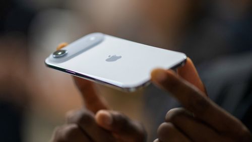 Apple a depăşit marţi, pentru prima dată, pragul unei capitalizări bursiere de 4 trilioane de dolari