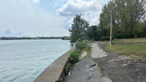 Șase milioane de euro pentru reabilitarea malurilor celui mai mare parc din Constanța / Cine sunt firmele câștigătoare și ce bani au mai luat de la stat