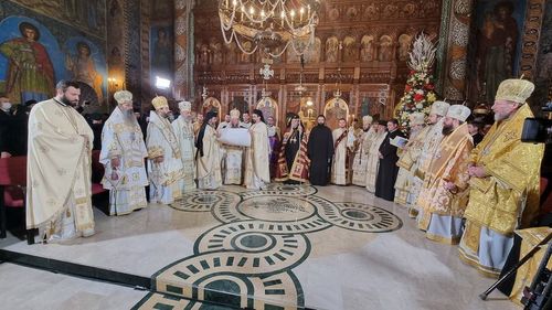 A fost întronizat noul Episcop al Devei şi Hunedoarei, Nestor Dinculeană/ Invitații la ceremonie, doar pe bază de invitații din cauza pandemiei COVID-19