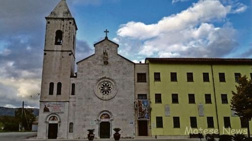 O mănăstire din Italia, preluată de călugări franciscani români / Călugării capucini au locuit-o din 1577, iar acum au sosit călugări conventuali din România / ”Toată lumea așteaptă să-i vadă pe noii chiriași”