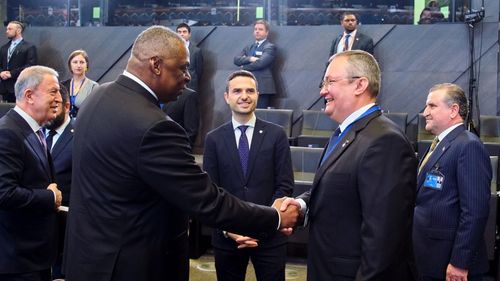 Cum este construit profilul internațional al premierului Ciucă, cu participări alături de președintele Iohannis la summiturile internaționale și interviu în Time