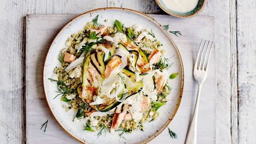 Somon la grătar cu quinoa – rețetă sănătoasă de pește, recomandată de Jamie Oliver, pe care să o încerci la cina de Florii