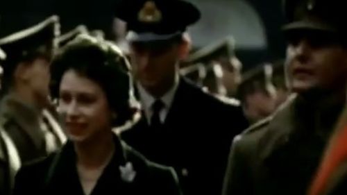 VIDEO Regina Elisabeta a II-a celebrează în cadru restrâns 69 de ani de la urcarea pe tronul Marii Britanii / Un scurt video cu momentul din epocă, postat pe Twitter de familia regală