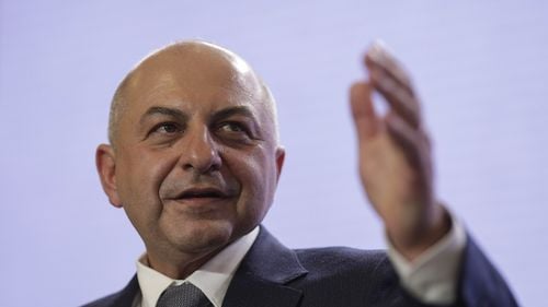 Cîrstoiu: Sunt un om cinstit, nu am de gând să mă ascund. Am plătit taxe, impozite / Către jurnaliști: Am operat mulți de cancere osoase cum am știut mai bine și am operat mulți și din colegii dvs. Atunci aveați altă abordare