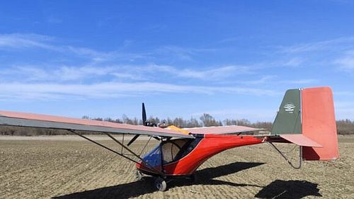 Un ucrainean a fugit din țară cu un avion și a aterizat la Suceava, în grădina unei case / Are dosar penal pentru pilotarea unui avion fără certificare și „trecere frauduloasă a frontierei”