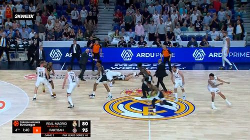 VIDEO Bătaie generală la meciul de baschet Real Madrid-Partizan Belgrad/ Partida a fost încheiată din cauza numărului mare de jucători eliminați