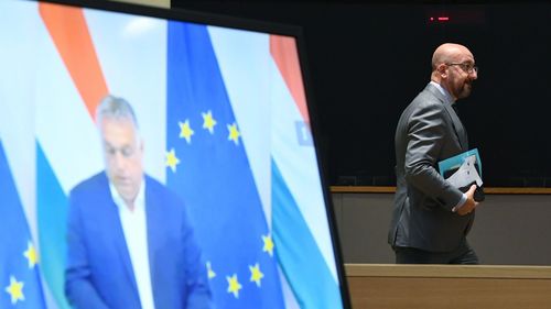 Comisia Europeană vrea să interzică permanent importurile de petrol din Rusia / O majoritate calificată a statelor membre ar putea ocoli veto-ul Ungariei