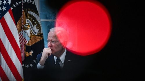 Scandalul documentelor secrete: Cadoul neașteptat pe care Biden i-l face lui Trump