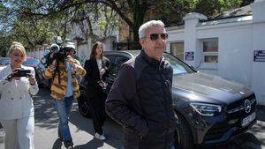 Detaliile condamnării lui Dan Diaconescu la opt ani şi patru luni de închisoare: Instanţa îi interzice să fie ales în autorităţile publice pe o durată de 3 ani după ispășirea pedepsei / Diaconescu, obligat să achite cheltuieli judiciare de 35.000 de lei/ Decizia nu este definitivă