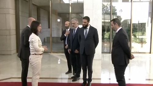 VIDEO Polemici pe tema vizitei ministrei germane de Externe, Annalena Baerbock, în Siria, după ce noii lideri ai țării musulmane ar fi evitat să dea mâna cu ea