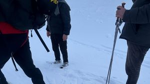 Şeful Salvamont Sibiu: Şapte recomandări pentru turiştii care merg pe munte după prima ninsoare